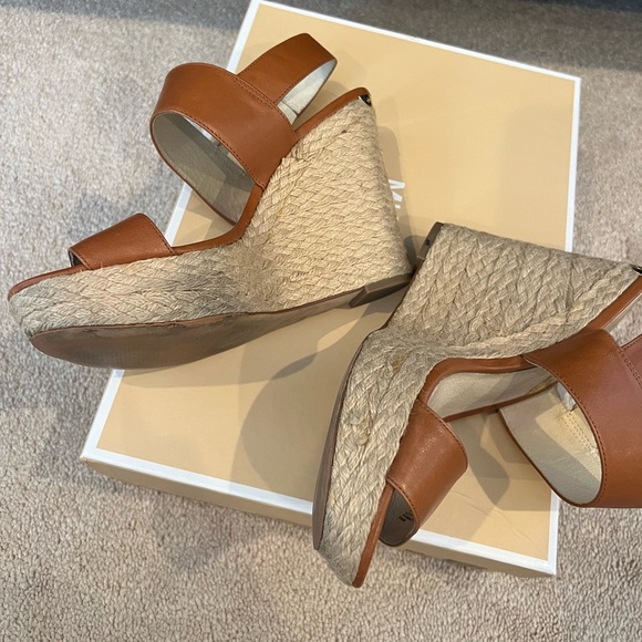 Michael Kors Posey Wedge Size 8.5 - Picture 10 of 11